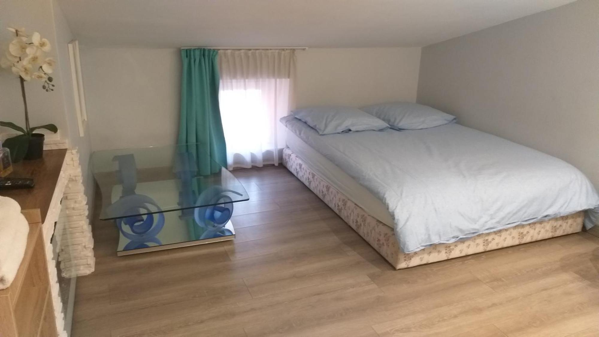 Mon petit nid d'amour au cœur historique de Fréjus Esterno foto